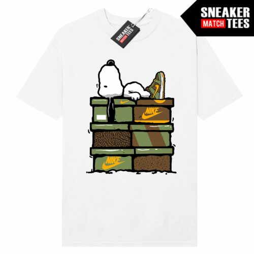 SB Dunk Dusty Olive Sneakerhead Snoopy White t-shirt